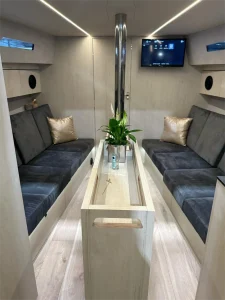 Prezentacja jachtu Legion 360 - wnętrze