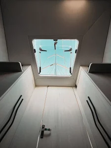 Prezentacja jachtu Legion 360 - wnętrze