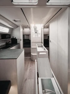 Prezentacja jachtu Legion 360 - wnętrze