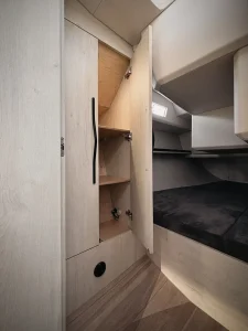 Prezentacja jachtu Legion 360 - wnętrze