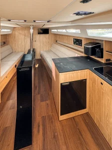 Prezentacja jachtu Legion 360 - wnętrze