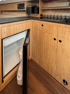 Prezentacja jachtu Legion 360 - wnętrze