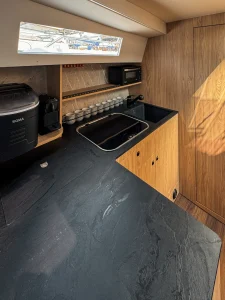 Prezentacja jachtu Legion 360 - wnętrze