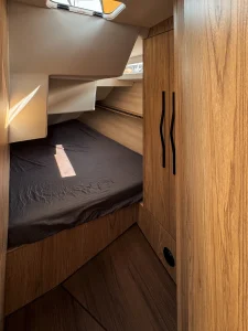 Prezentacja jachtu Legion 360 - wnętrze