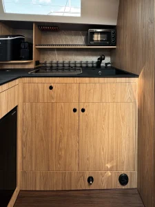 Prezentacja jachtu Legion 360 - wnętrze