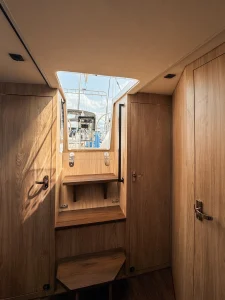 Prezentacja jachtu Legion 360 - wnętrze