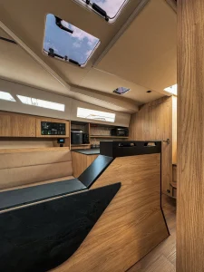 Prezentacja jachtu Legion 360 - wnętrze