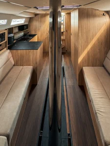 Prezentacja jachtu Legion 360 - wnętrze