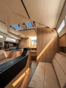 Prezentacja jachtu Legion 360 - wnętrze