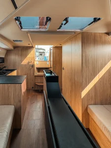 Prezentacja jachtu Legion 360 - wnętrze